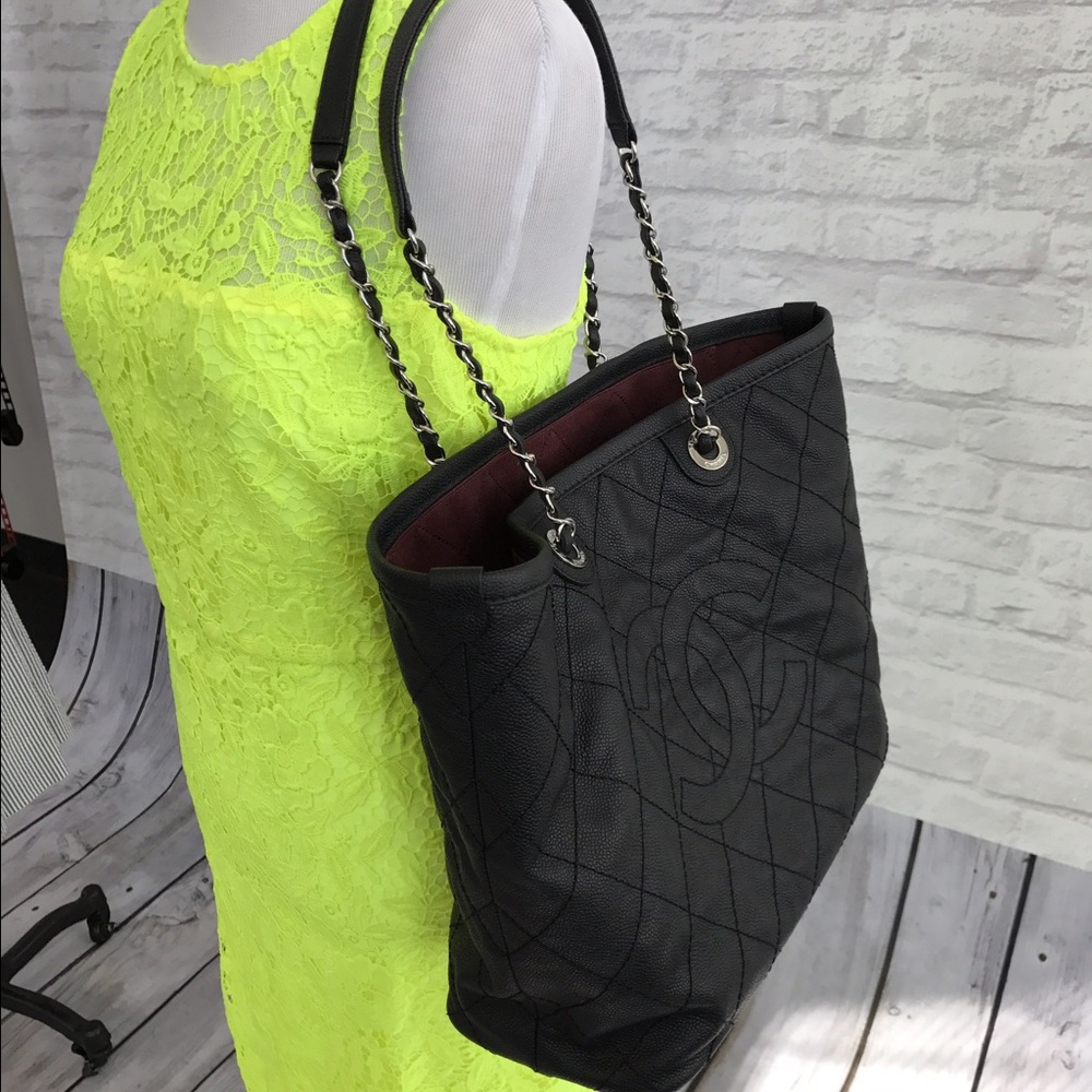 Pristine Chanel black caviar tote silver HDW